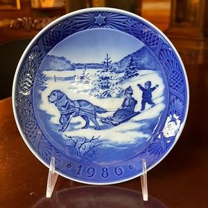 Royal Copenhagen Blue & White Annual Christmas Plate - 1986